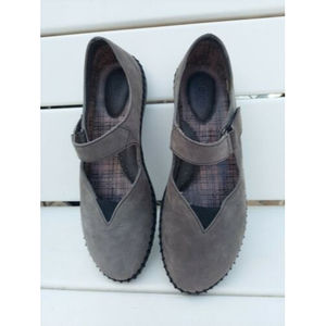 Born Mary Jane Luisa Grey W21214 Womens US 7.5 Leather Upper